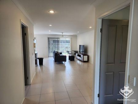 Fully Furnished 3 bed, 2 bath unit - Photo 3