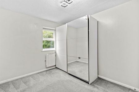 Lower Furney Close, High Wycombe - Photo 2