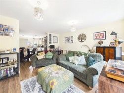 3 Bed Terraced House To Rent - Photo 1