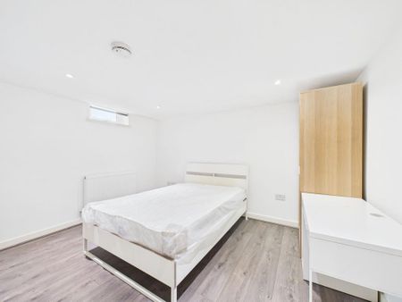 4 bedroom flat to rent - Photo 4