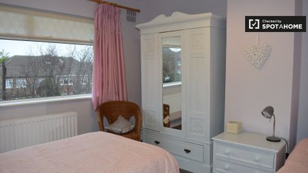 Room for rent in 3-bedroom apartment in Raheny, Dublin - Photo 2