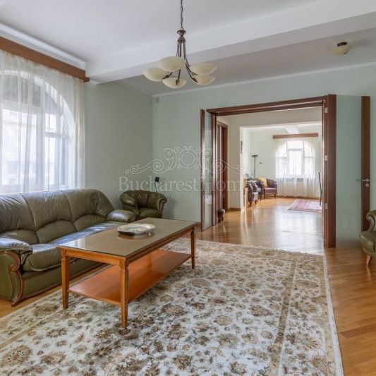 Five Bedroom House with Garden, Good for Diplomats - Kiseleff - Fotografie 1