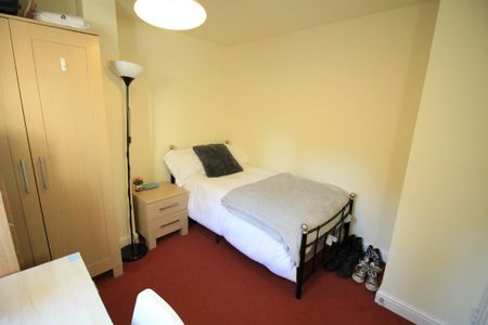 5 bedroom detached house to rent - Photo 4