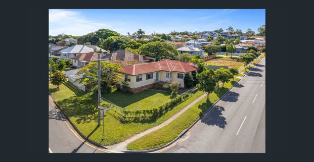 SOLID POST WAR FAMILY HOME - Photo 1