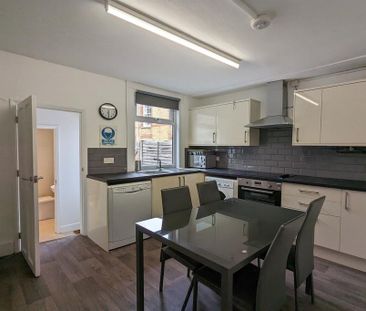 4 bedroom terraced house to rent - Photo 6