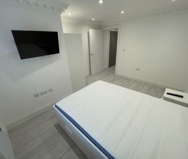 2 bedroom Flat To Let - Photo 3