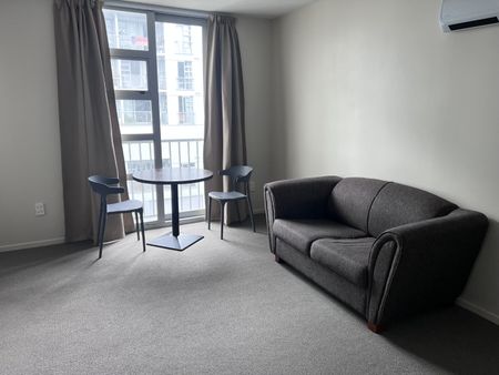 1 Bedroom on Queen - Photo 2