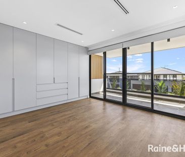 A Contemporary Masterpiece of Comfort and Style - Photo 6