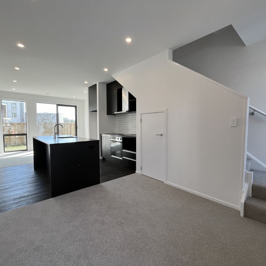 BRAND NEW - KAPITI TOWNHOUSE - Photo 1