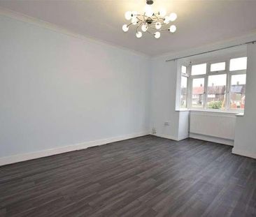 Straight Road, Romford, RM3 - Photo 3