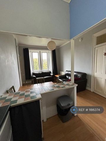 2 bedroom flat to rent - Photo 2