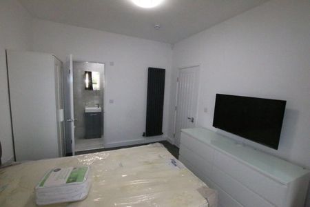 6 Bed Terraced House, St. Bartholomews Road, RG1 - Photo 3