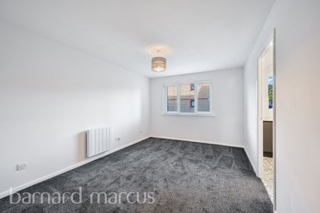 Redford Close, FELTHAM - Photo 4