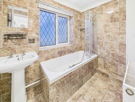 3 bedroom detached house to rent - Photo 2