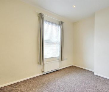 Terraced house to rent - Photo 4