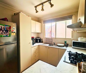 Spacious & Energy-Efficient 3-Bedroom Home near Penrith CBD - Photo 1