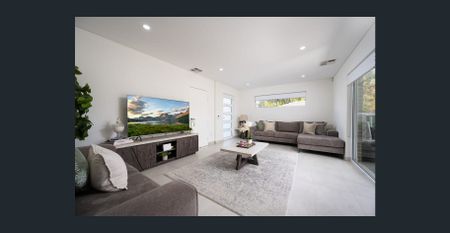 4 bedroom Family House in prime location - Photo 2