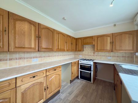 2 bedroom semi-detached bungalow to rent - Photo 4
