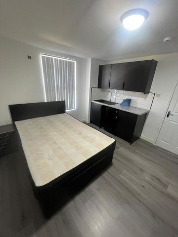 Studio to rent - Photo 2