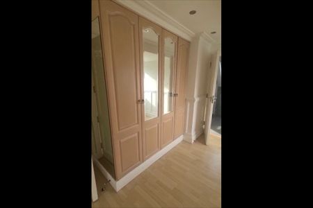 Studio Flat, Barn Hill, HA9 - Photo 3