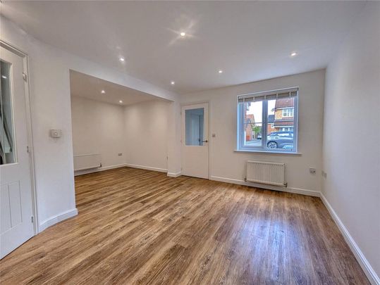 3 bedroom semi-detached house to rent - Photo 1