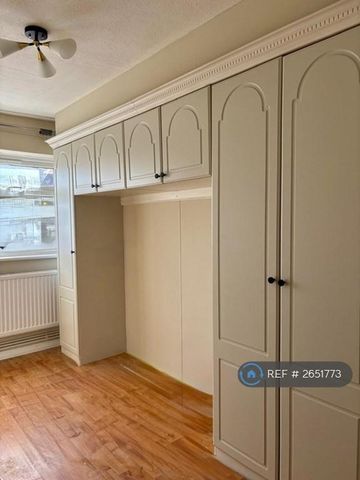 2 bedroom maisonette to rent - Photo 2