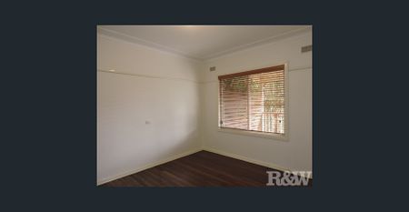 FAMILY HOME IN A PRIME LOCATION - Photo 3