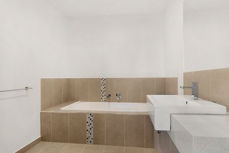 1/40 Hampton Road, Essendon West VIC 3040 - Townhouse For Rent | Domain - Photo 4