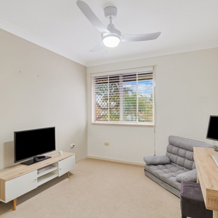 TOWNHOUSE LOCATED IN THE POPULAR "KIRRA SHORES" - Photo 1