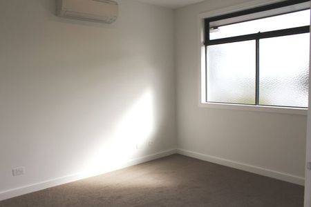 2/12 Cook Road - Photo 2