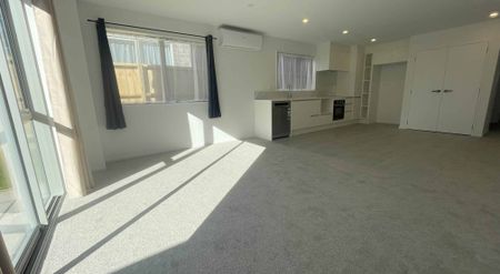 Last of 4 - Brand new! 4 bedroom 2 Bathroom - Photo 2