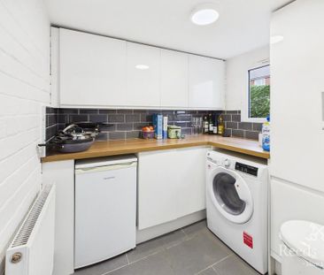 2 bedroom semi-detached house to rent - Photo 6