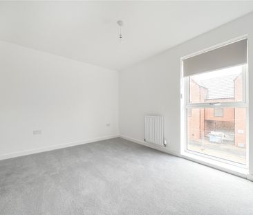 3 bedroom terraced to rent Elder Drive, Houghton Regis, Dunstable, ... - Photo 1