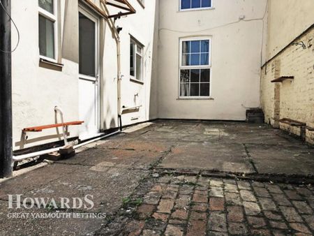 4 bedroom terraced house to rent - Photo 2