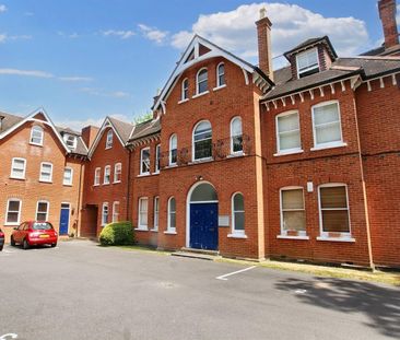 Westcar Lane, Hersham Village - Photo 1