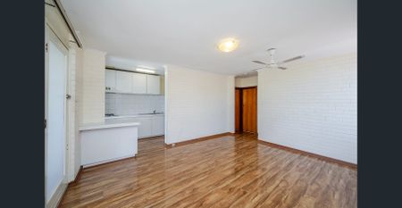 TOP FLOOR 2 X 1 UNIT IN EXCELLENT LOCATION! - Photo 2