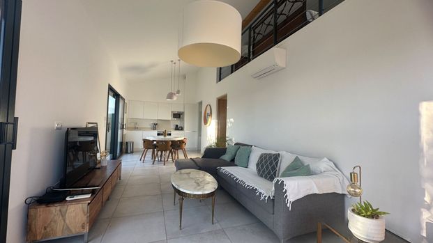 Collines de St Laurent du Var Maison jumelée meublée 3/4 pièces 70 m2 - Photo 1