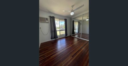 3 Bedroom house neat & tidy with outdoor area undercover - Photo 2