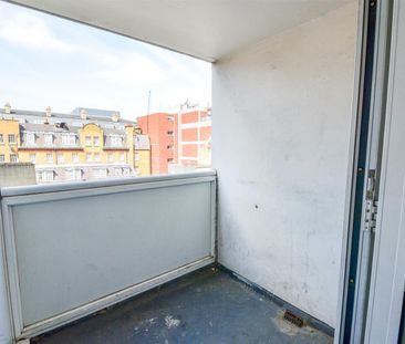 4 bedroom flat - Photo 5