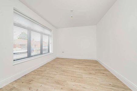 Worcester Road, Uxbridge, UB8 - Photo 2