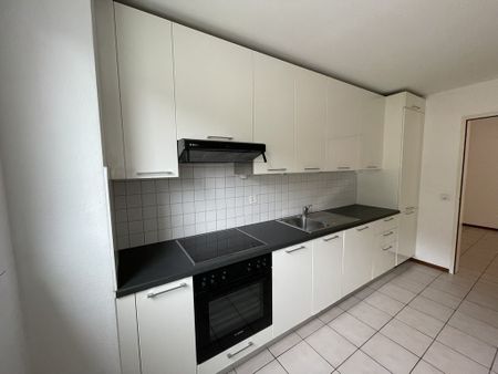 Rent a 4 ½ rooms apartment in Roveredo - Foto 4