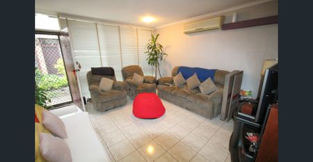 SHORT WALK TO STATION, SHOPS, HOSPITAL AND ALL AMENITIES - Photo 3