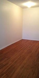 Beautiful Renovated 1- Bed Available - Photo 4