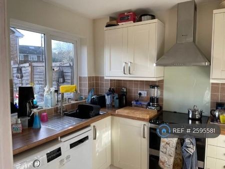 3 bedroom terraced house to rent - Photo 5