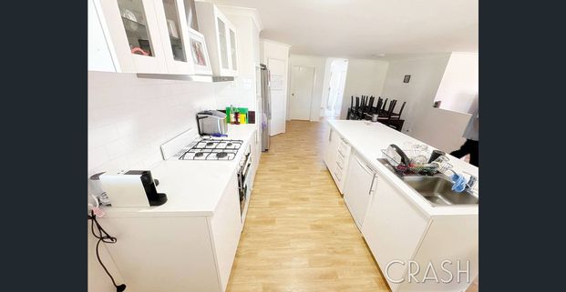 4x2 House in Waikiki with Double Garage - Photo 1