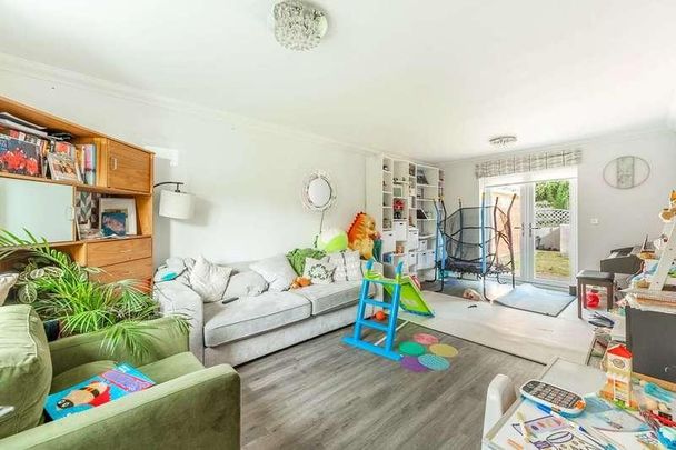 Wright Close, Bushey, WD23 - Photo 1