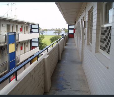 THIRD FLOOR THRILLER - Photo 1