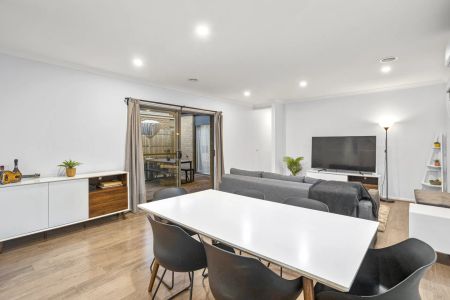 Modern Elegance in the Heart of Strathtulloh - Photo 2