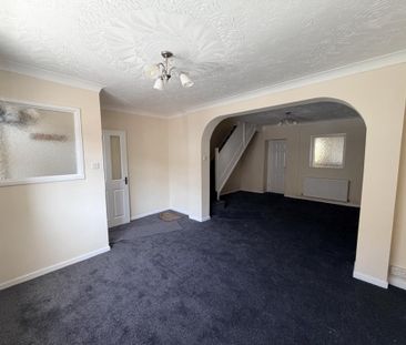 3 bedroom end of terrace house to rent - Photo 2