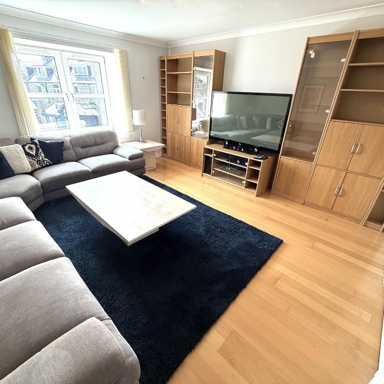 3 bedroom flat to rent - Photo 1